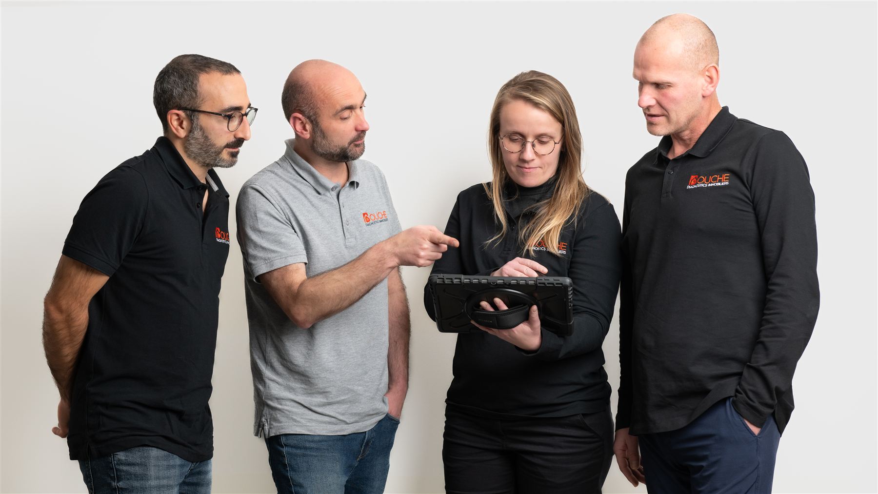 Equipe Bouche Diagnostics Immobilier préparant une demande de devis de diagnostic immobilier